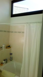 Helles Badezimmer
