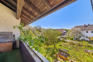 Südblick vom Balkon über Terrasse