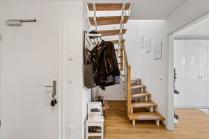 Treppe zum Wohnbereich