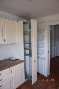 Küche mit Blick in den Flur